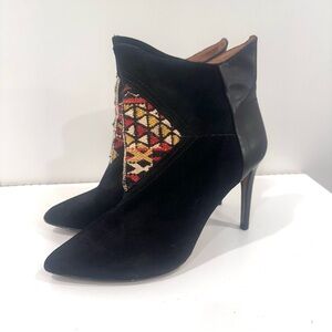 Anthropologie Howsty Black Embroidered Pointy Toe Ankle Boots 39 9